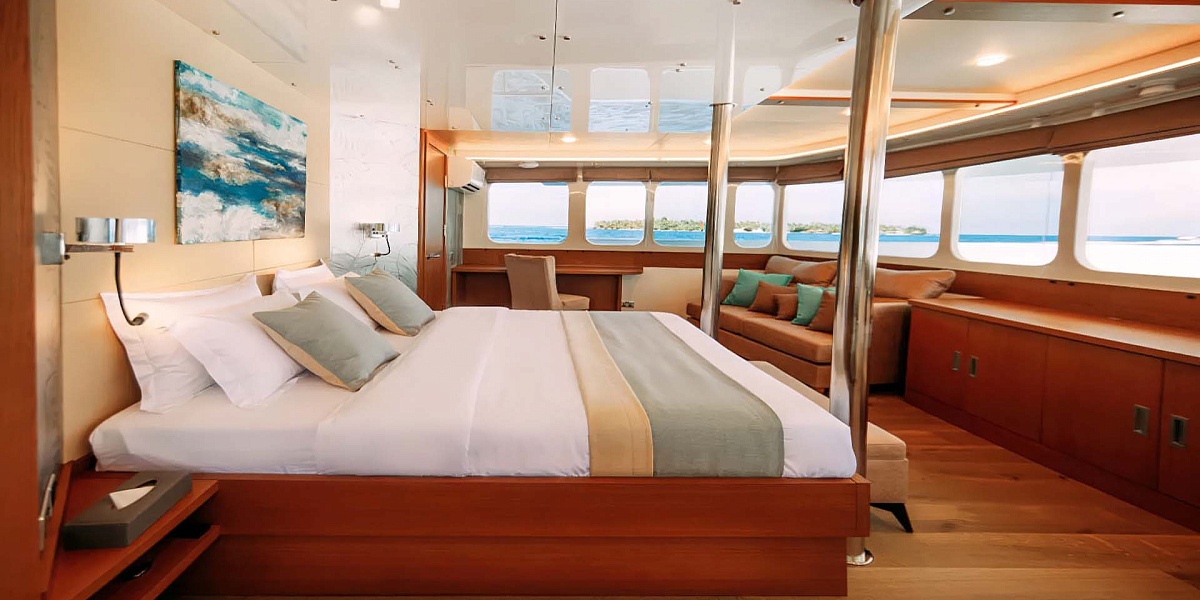 Аренда 31 метровой мега яхты Alice на Мальдивах - всё включено